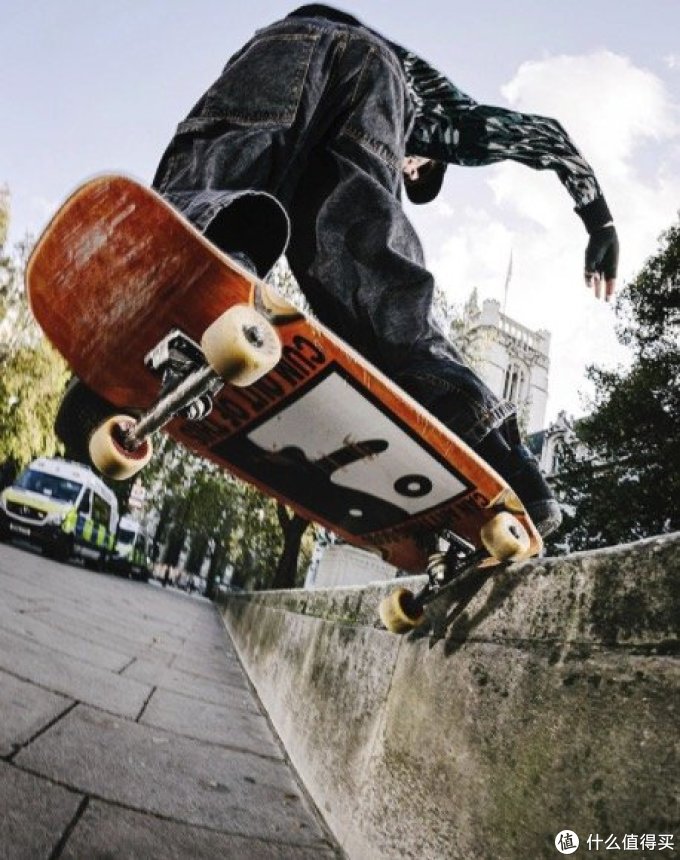 将简约融进街头,个性但不夸张的滑板品牌——Polar Skate Co.