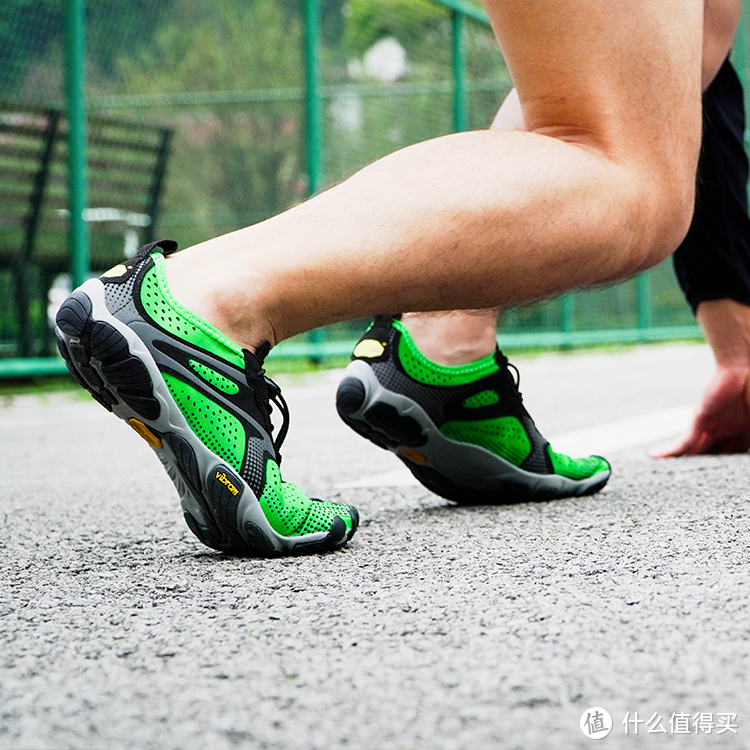享受赤足之感——最简约的跑步鞋