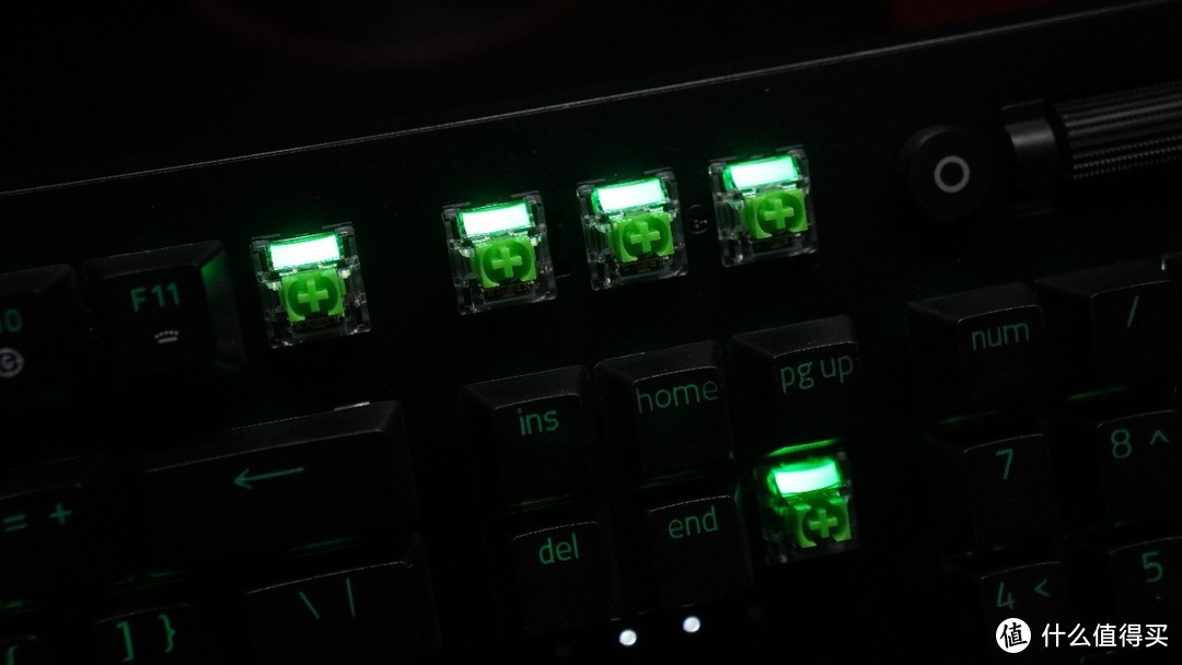 升级明显、静音黄轴加入，雷蛇Razer 2020款黑寡妇V3键盘开箱评测