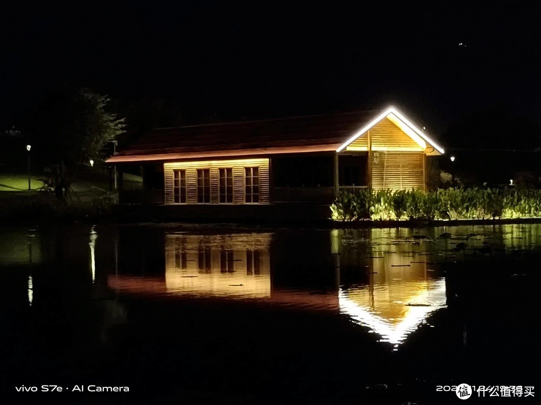 手机摄影：夜景之美，突破限制框架摄影或许收获更丰富