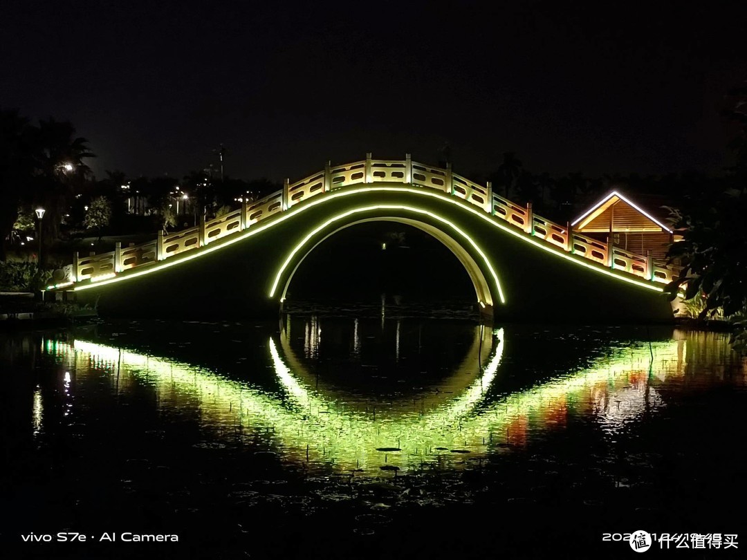 手机摄影：夜景之美，突破限制框架摄影或许收获更丰富