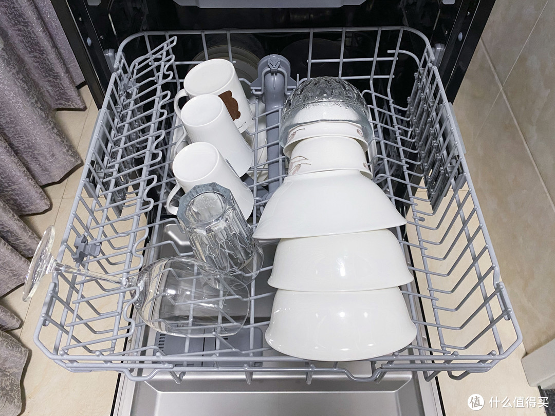 15套的洗碗机是什么体验！国货之光海尔自动开门洗碗机深度评测