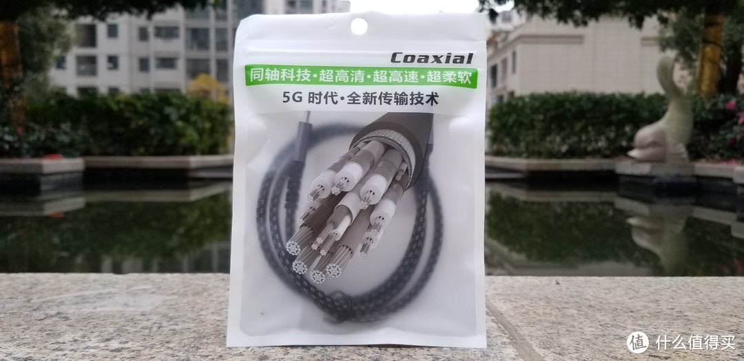 透明的包装上概括了USB 4线的三大特点