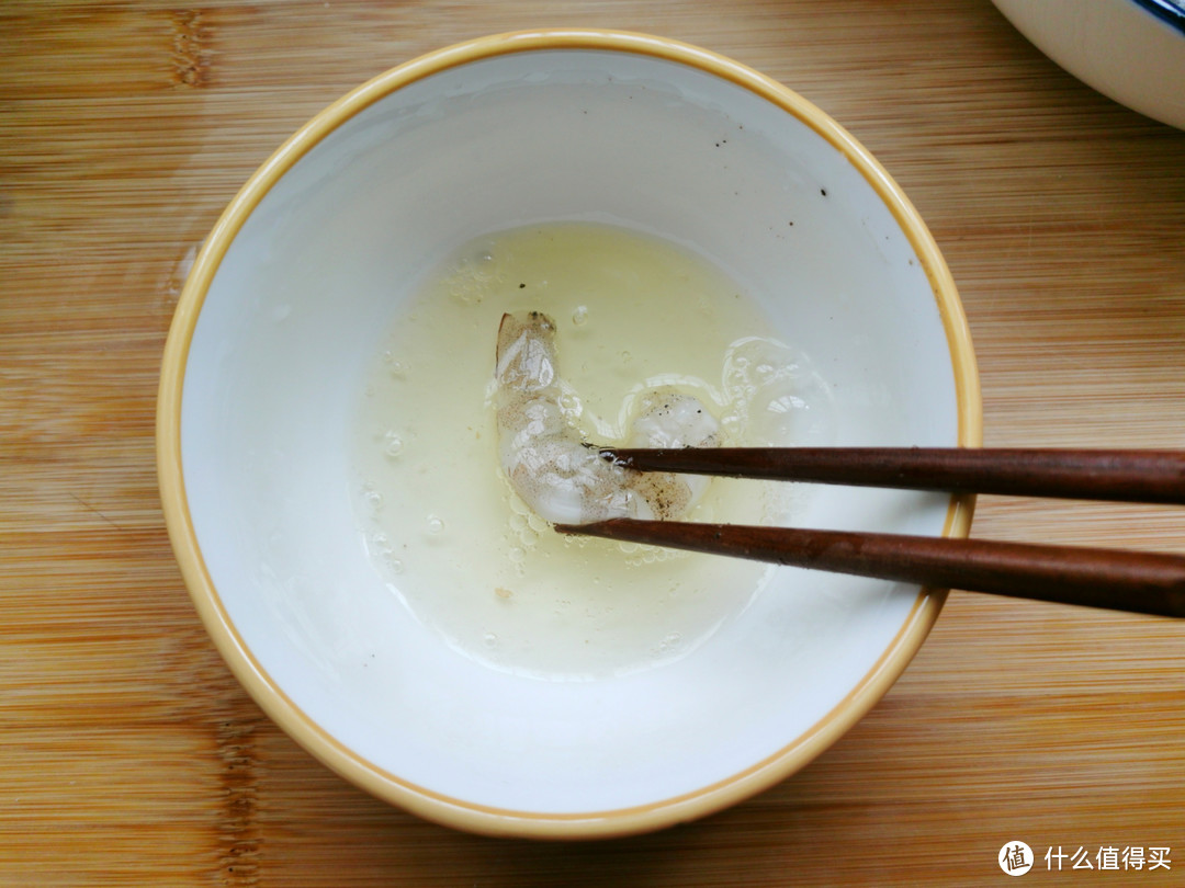 我家大虾从不水煮，学会这种做法，不油炸不清蒸，外酥里嫩不油腻