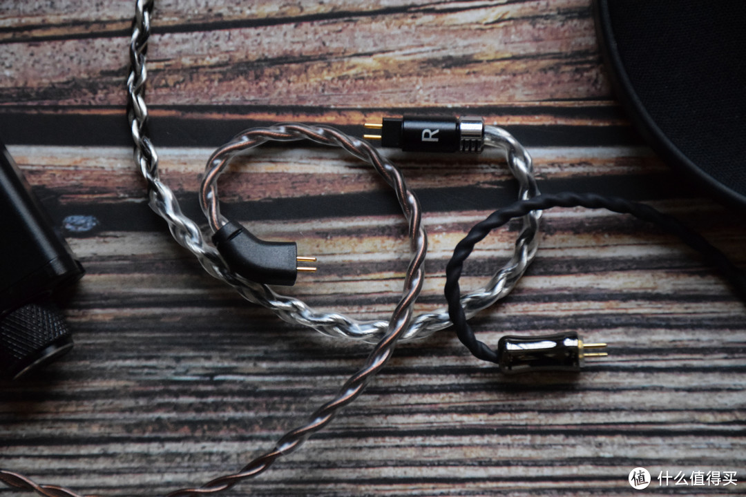 扬仕单晶铜镀银耳机线：粗线径八股编织，易搭配听感均衡