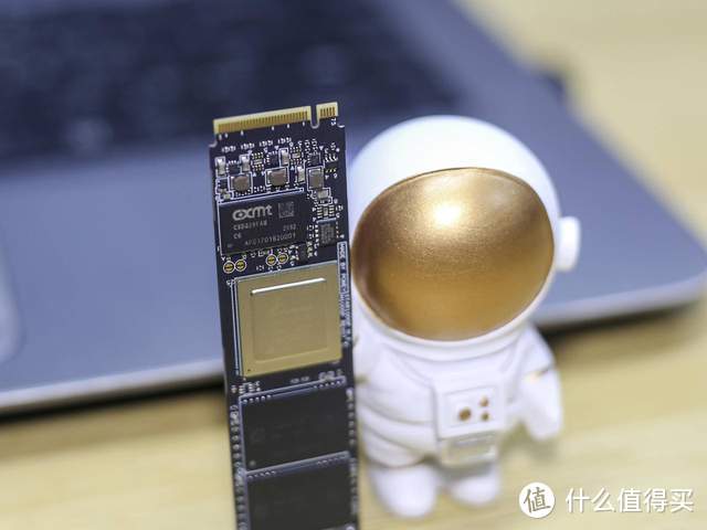 黑苹果艰难用上国产NVMe SSD，首款国产高端固态硬盘测评，就等国产系统了
