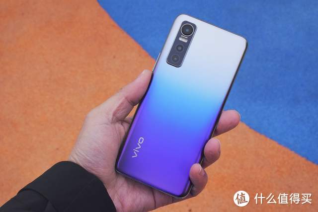 vivo S7e手机体验：轻薄5G渐变身 自拍三摄成像稳