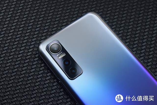 vivo S7e手机体验：轻薄5G渐变身 自拍三摄成像稳