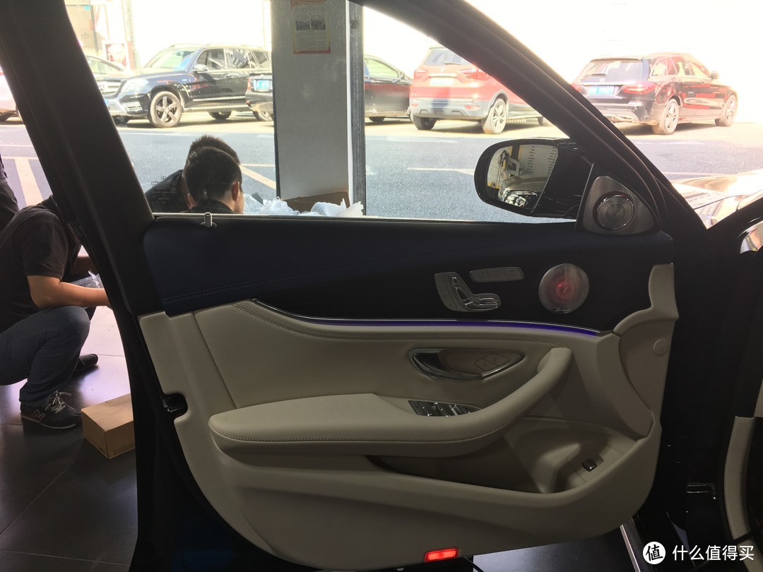 广州车展全新一代奔驰E300L豪华版展示，新车提车改香氛等
