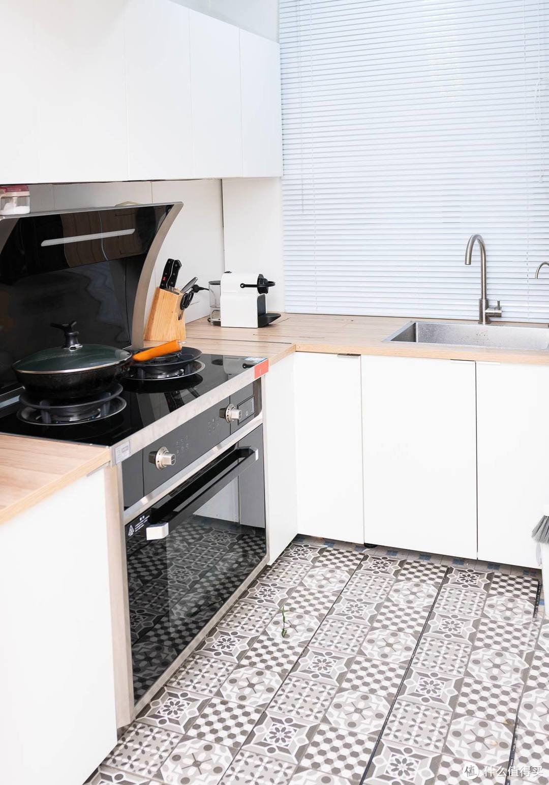 老破小厨房翻新记 十年后第二套宜家橱柜自装经验分享 电路换新 家装主材 什么值得买