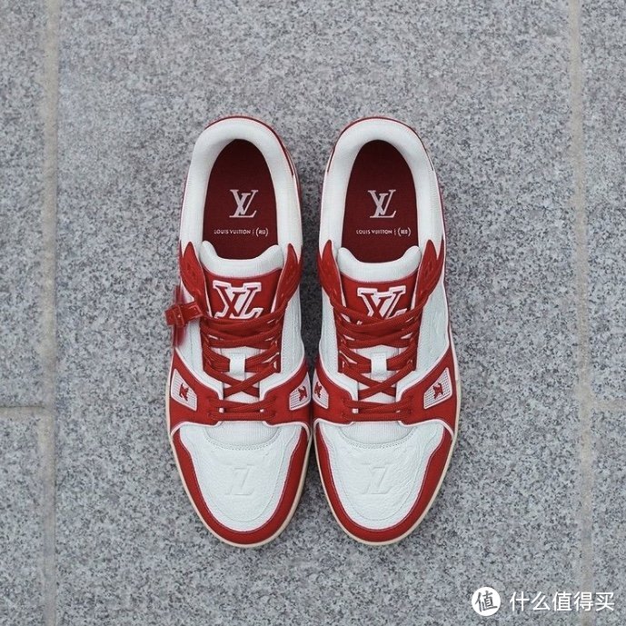 对抗爱滋病，Louis Vuitton I (RED) 公益球鞋正式发售，买一双LV就捐200美金！