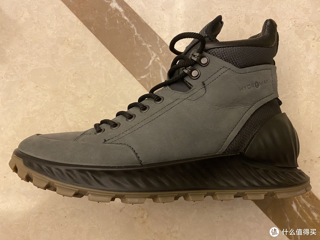 一起爬山吗？ecco exostrike hydromax爱步突破户外徒步登山鞋对比大黄靴