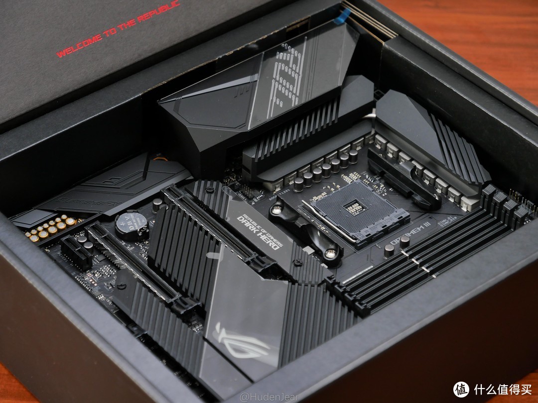 Zen3新旗舰座驾，华硕 ROG Crosshair VIII DarkHero主板开箱 