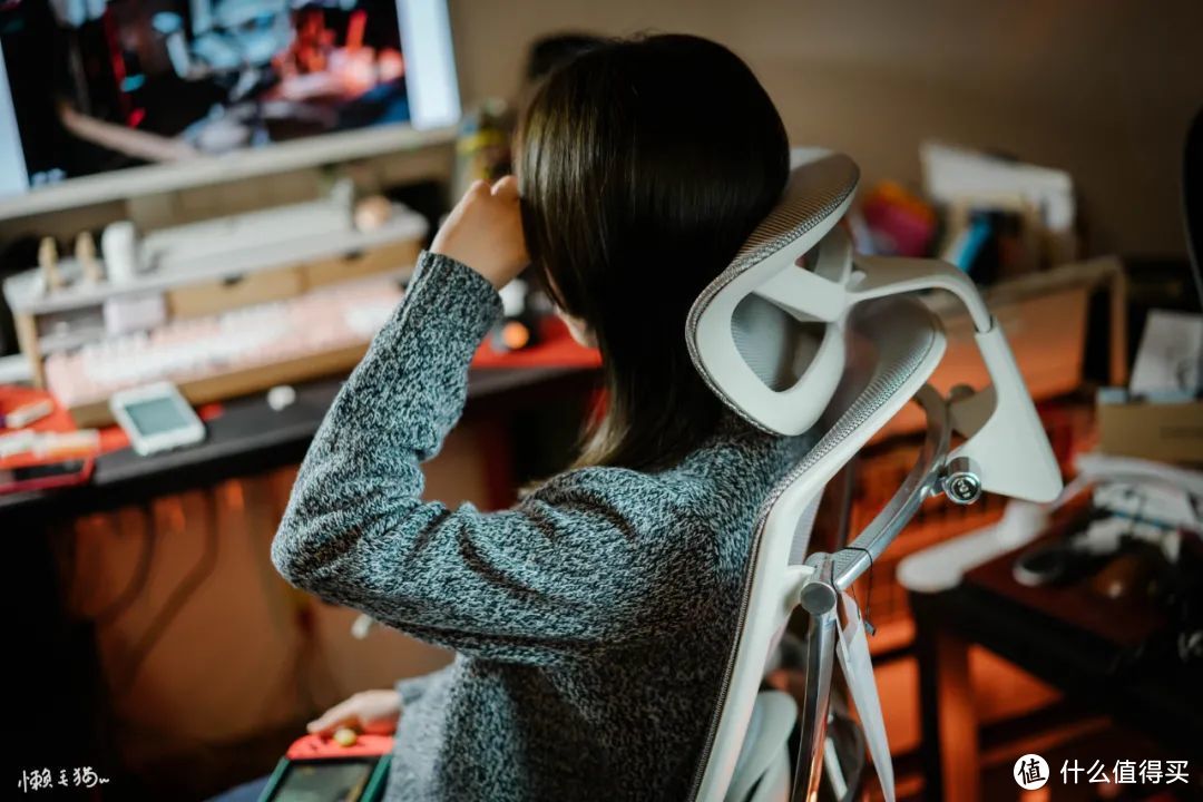 电竞少女的新装备——Ergoup有谱致炫人体工学椅开箱