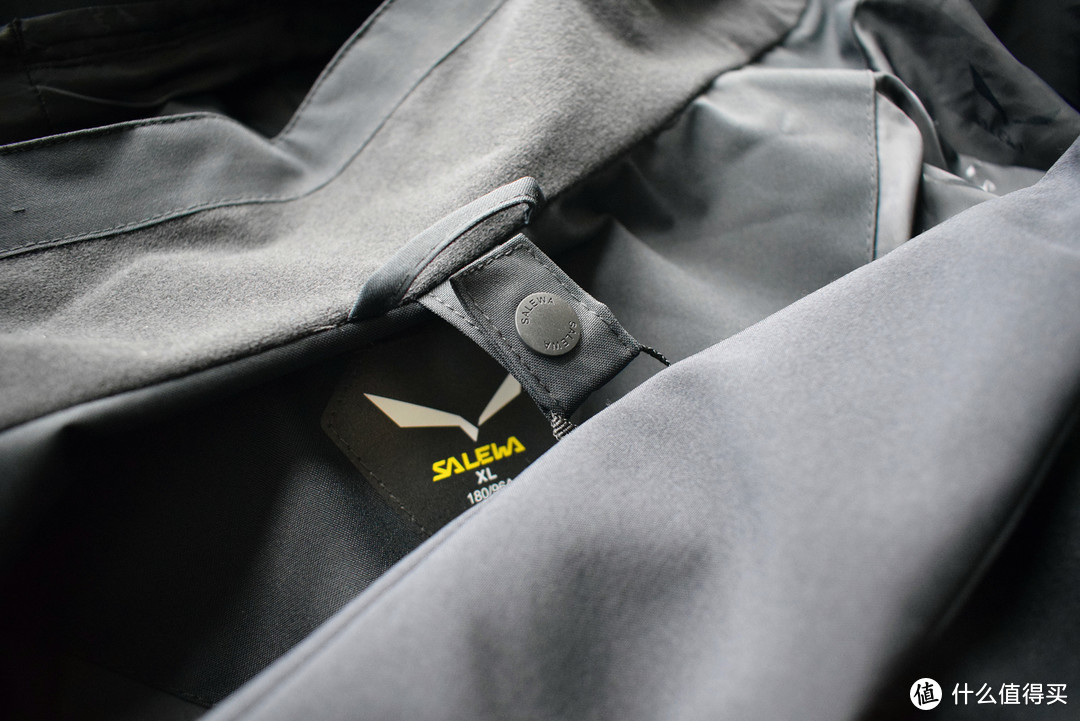 穿梭于功能与时尚之间的SALEWA沙乐华男式套软壳冲锋衣
