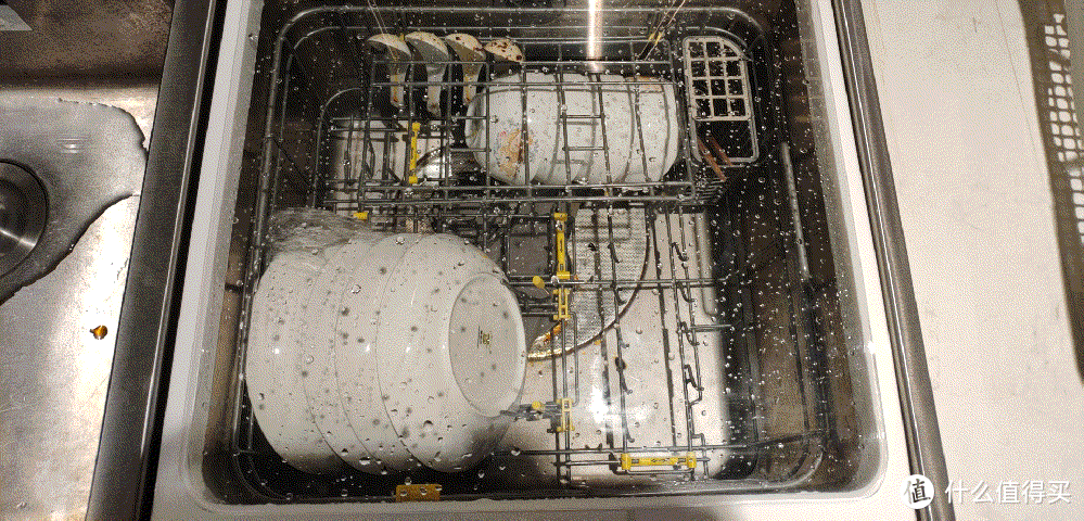 厨房新宠水槽洗碗机，解放我们厨房的水槽空间