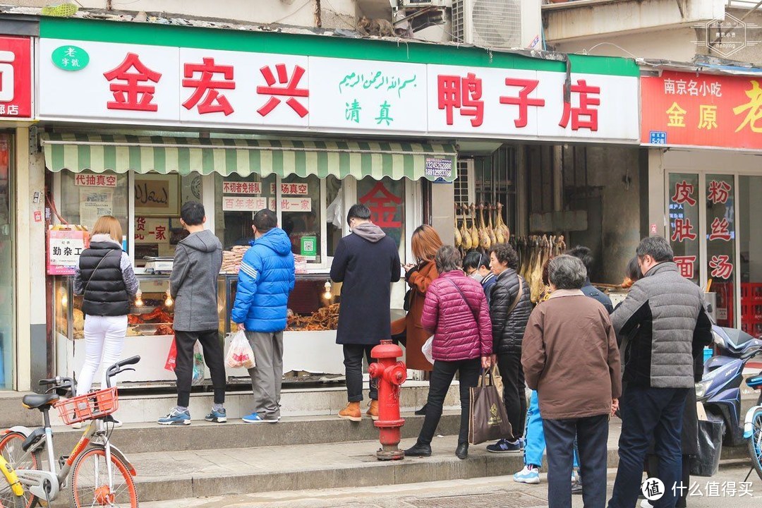 腌制、复卤、吊坯、抽丝、焖煮……看南京板鸭是怎样练成的