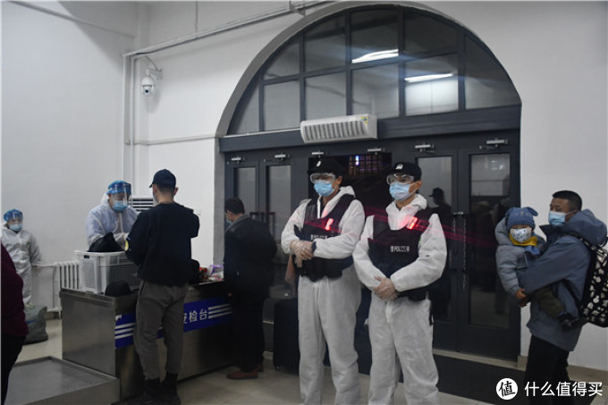 疫情快讯|新疆乌鲁木齐警方:加强疫情防控确保旅客安全出行