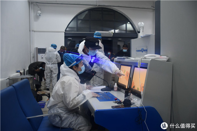 疫情快讯|新疆乌鲁木齐警方:加强疫情防控确保旅客安全出行