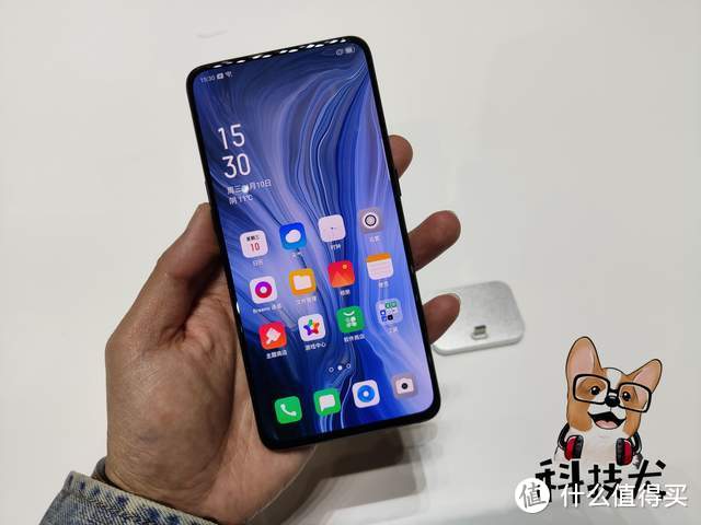 OPPO Reno系列盘点：高颜值+轻薄设计 深受年轻人喜爱