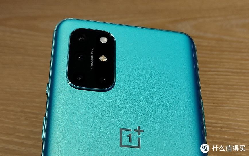 朋友给他女朋友推荐了一加手机：OnePlus 8T高配版开箱和使用体验