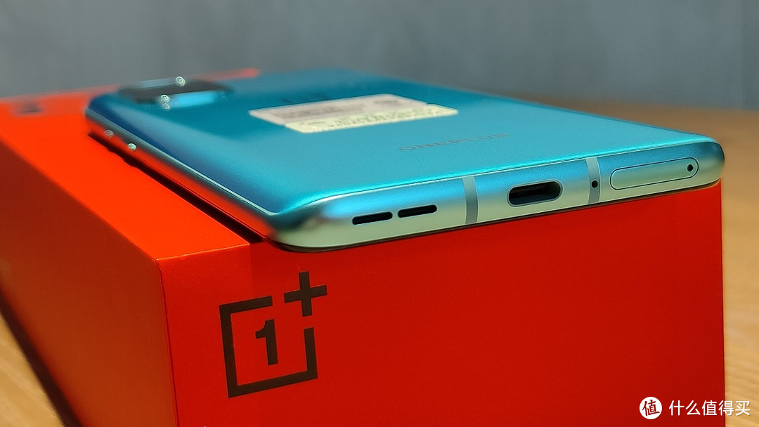 朋友给他女朋友推荐了一加手机：OnePlus 8T高配版开箱和使用体验