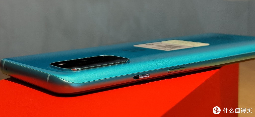 朋友给他女朋友推荐了一加手机：OnePlus 8T高配版开箱和使用体验