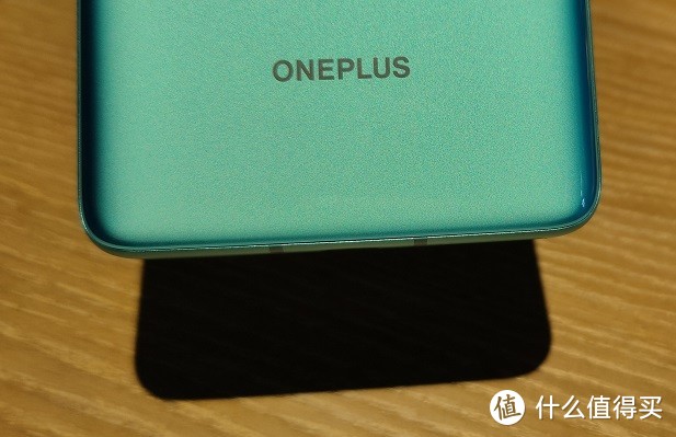 朋友给他女朋友推荐了一加手机：OnePlus 8T高配版开箱和使用体验