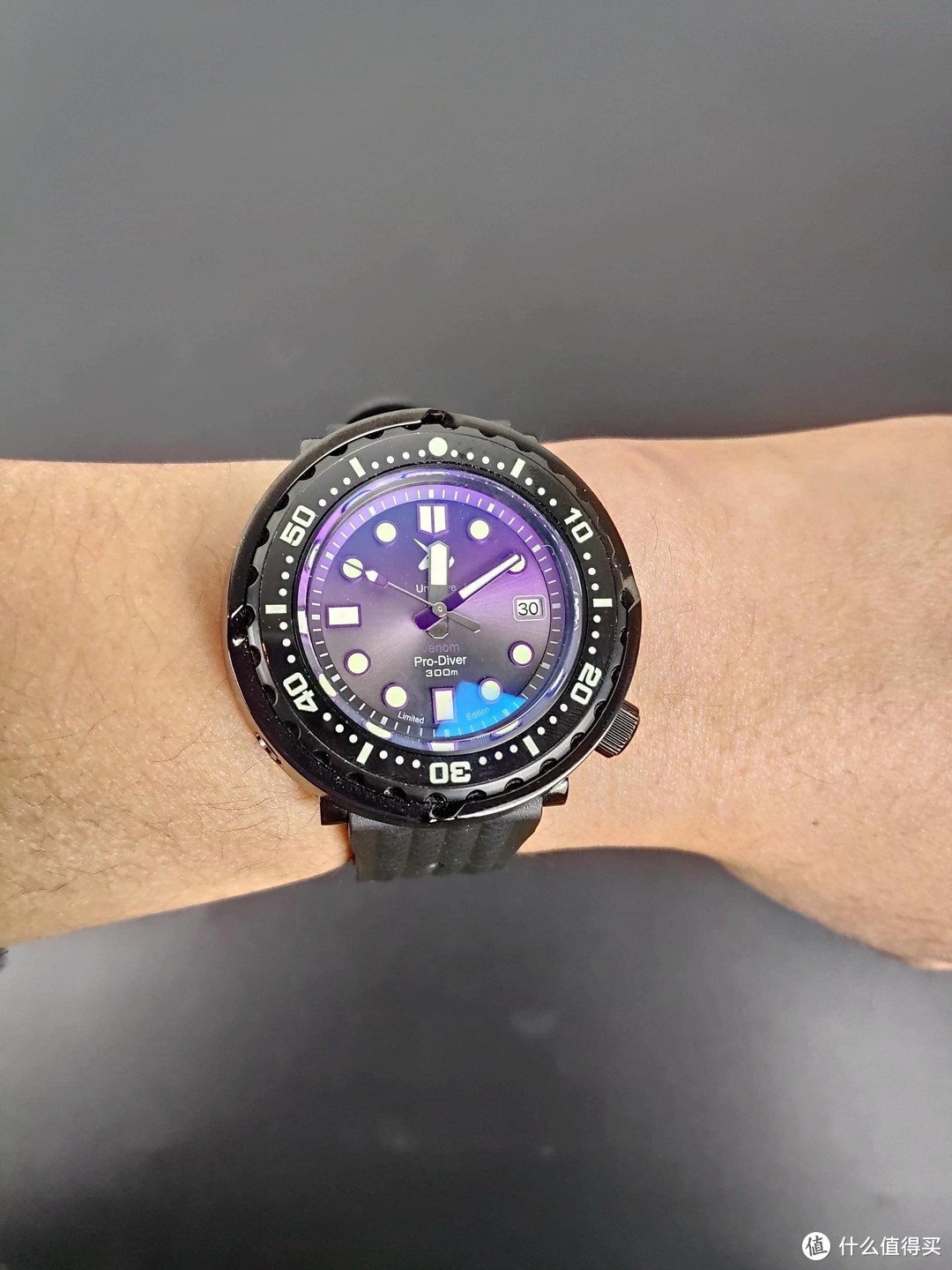 夜光+防水300米=千元——PROXIMA一体壳潜水手表