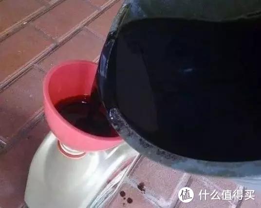 如何正确更换机油滤清器？