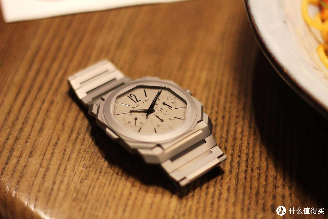 原创设计，破纪录超薄 - BVLGARI Octo Finissimo GMT自动计时腕表