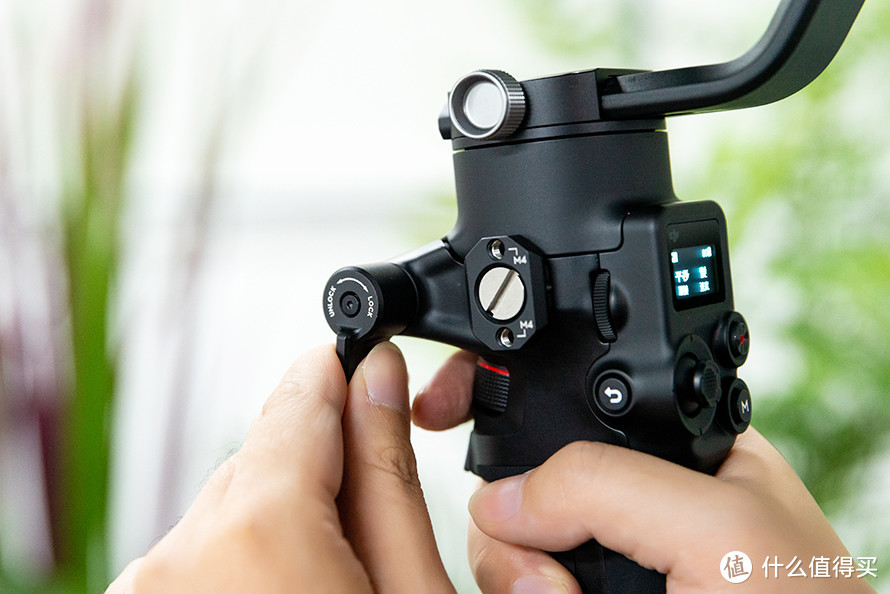 大疆DJI RSC2相机云台评测：折叠设计带来更多玩法，操控优化激发创作动力