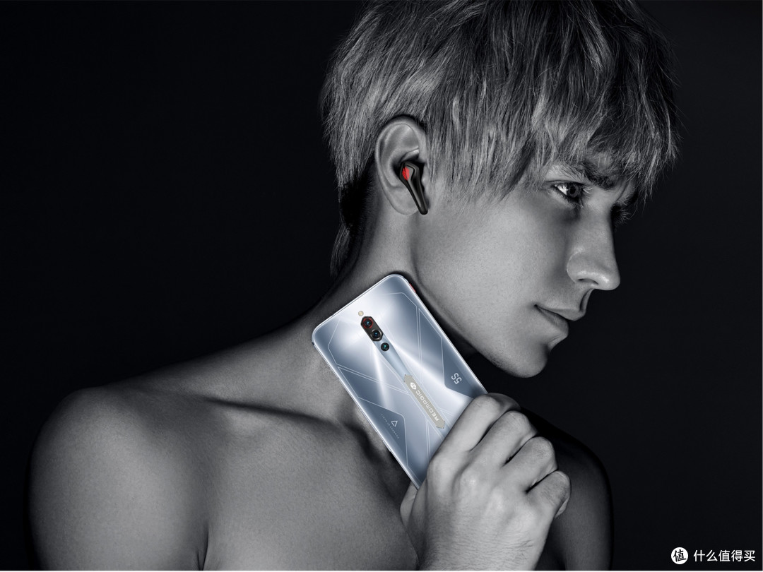 戴上耳机的我,又增添了几分帅气,也希望我的测评能够帮助大家了解这款