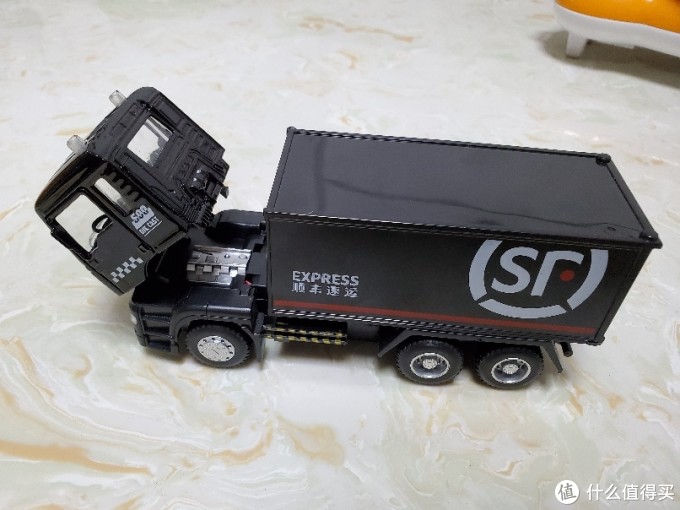 双十二拼多多27元买的顺丰1:36合金货柜车 开箱