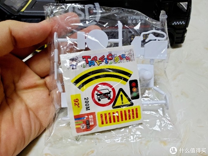 双十二拼多多27元买的顺丰1:36合金货柜车 开箱