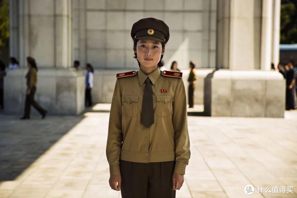 朝鲜平壤一家军事博物馆的向导