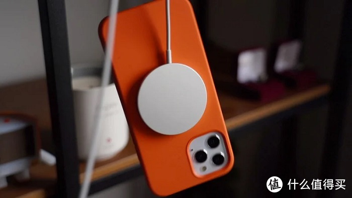 非iPhone12用户竟然也能用MagSafe磁吸无线充？——图拉斯小冰磁无线充电器测评