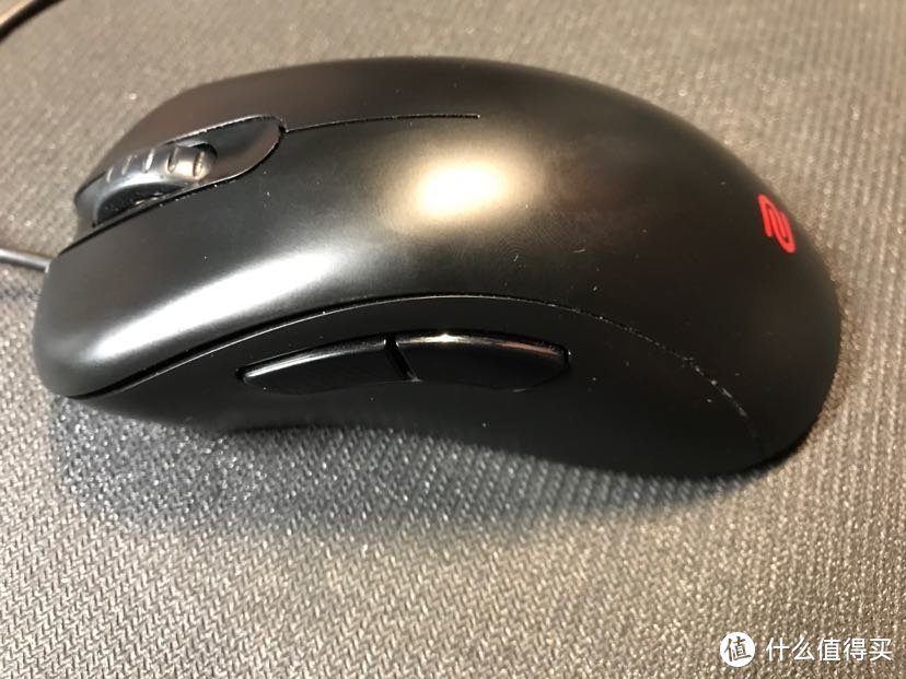 我买了一个没有rgb灯光的黑武士鼠标卓威明基ec1鼠标开箱