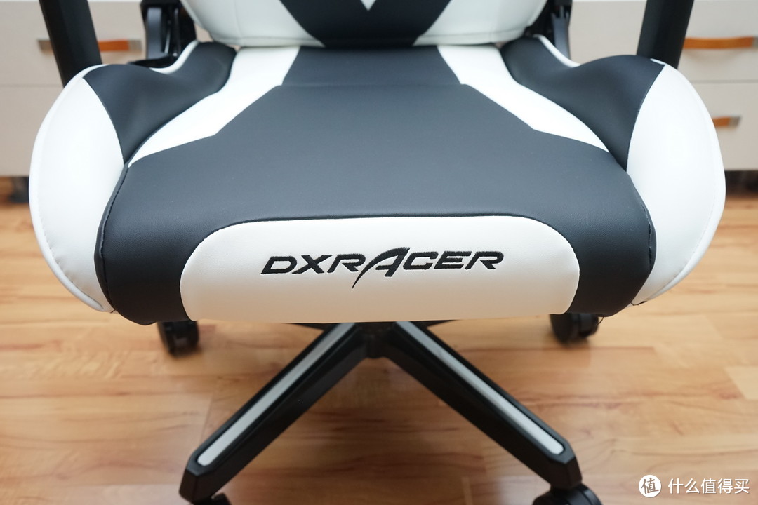 甜品级显卡没来，先把它入了：DXRACER迪锐克斯模块化电竞椅