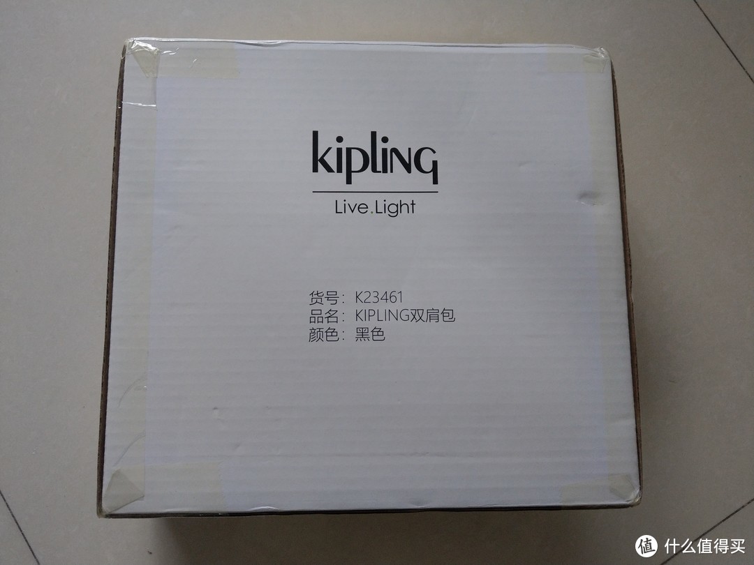 打开后有一层Kipling的包装盒