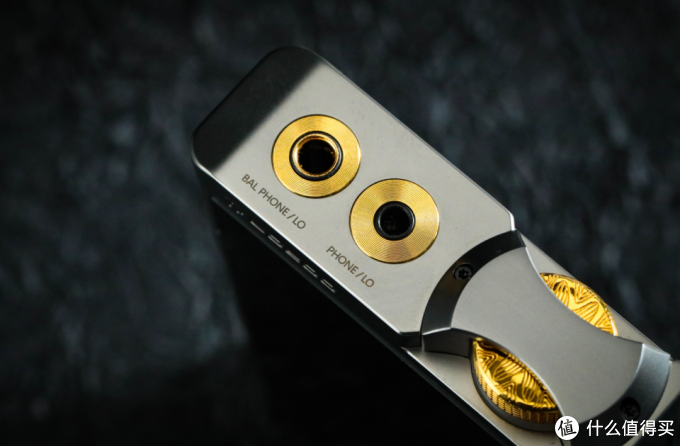 焕开箱丨科技以换壳为本乐图新品播放器钛菊开箱简评