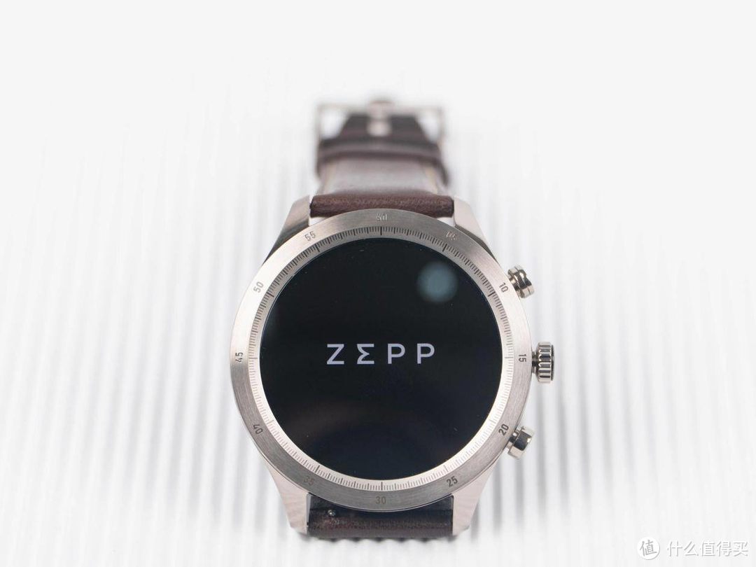 Zepp Z体验：钛合金表壳+真皮表带，真像机械表