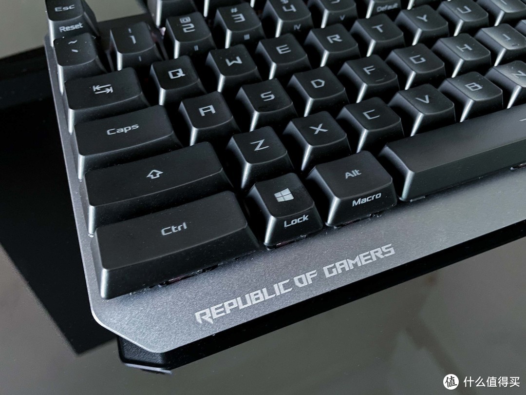 RGB朋克美学，ROG游侠RX光轴机械键盘晒物