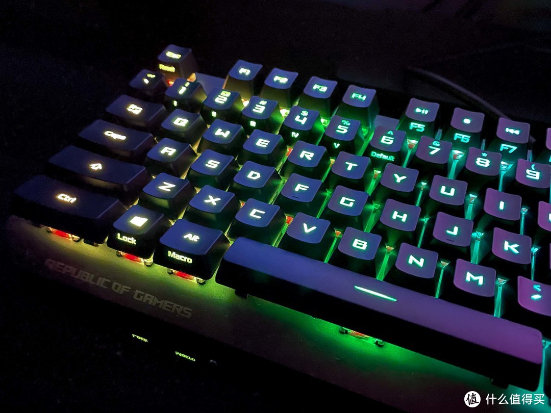RGB朋克美学，ROG游侠RX光轴机械键盘晒物
