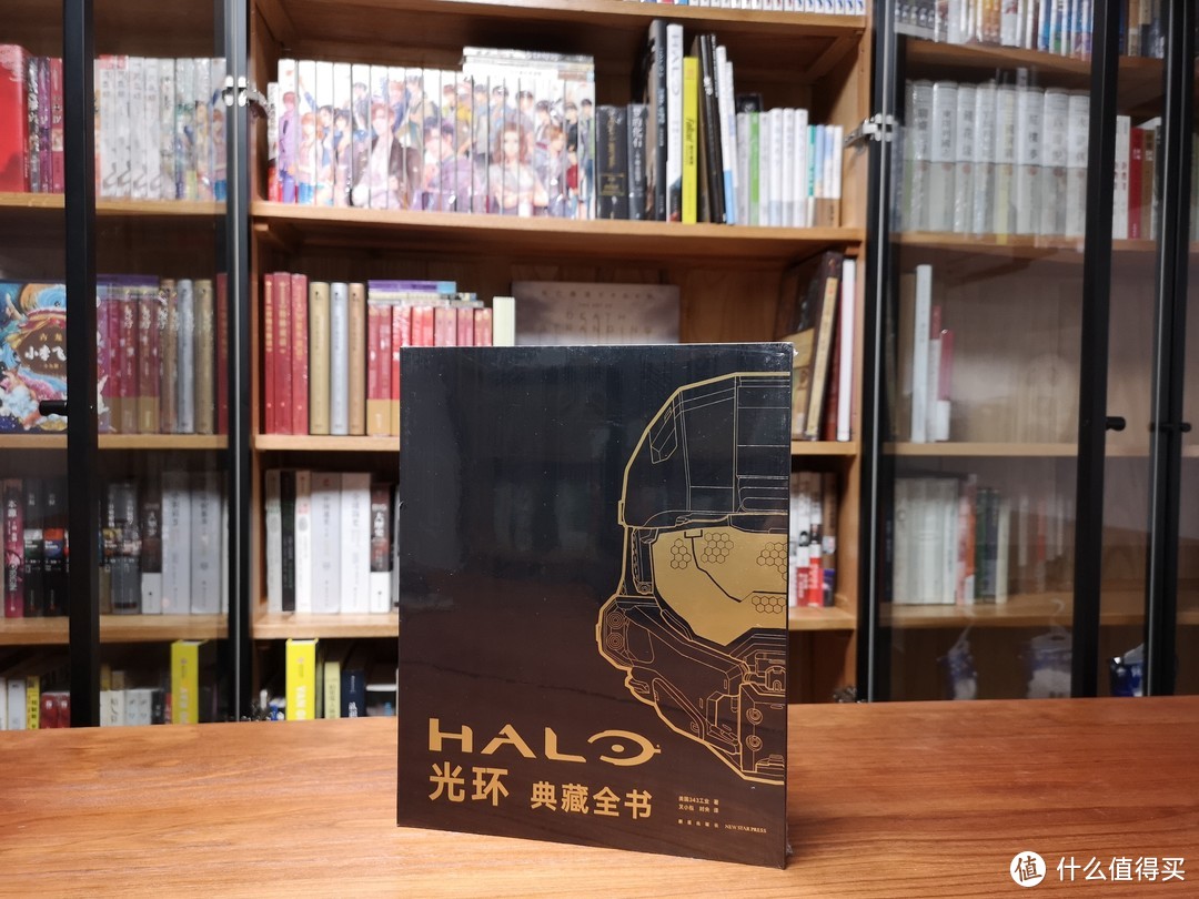 来一起看看这次的HALO光环典藏全书都藏了些什么！