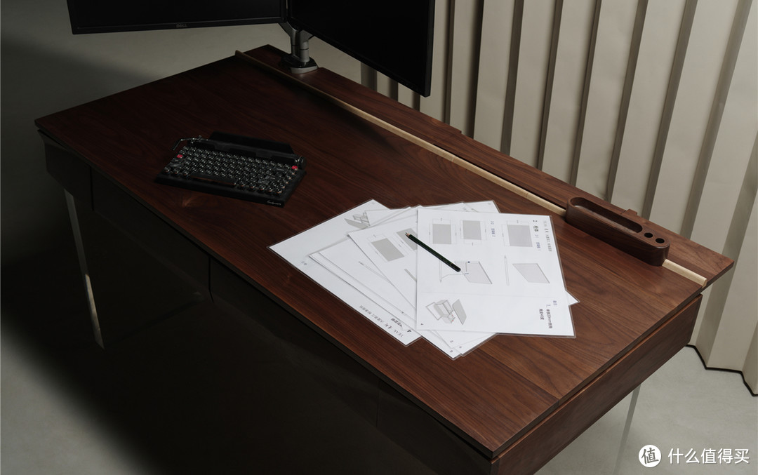 一个工作台首先桌面要够大，够大，够大