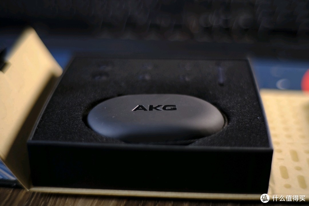 熟悉的Akg自带的耳机盒