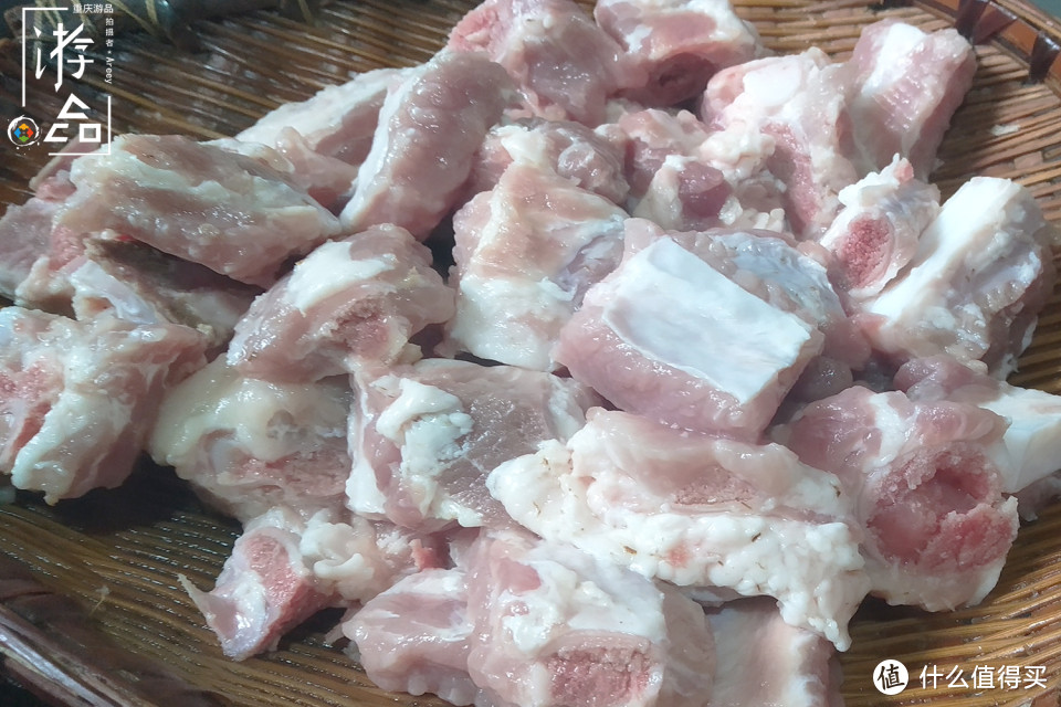 重庆农村坝坝宴必备菜品，五花肉和肥肠最经典，但排骨的肉质最嫩