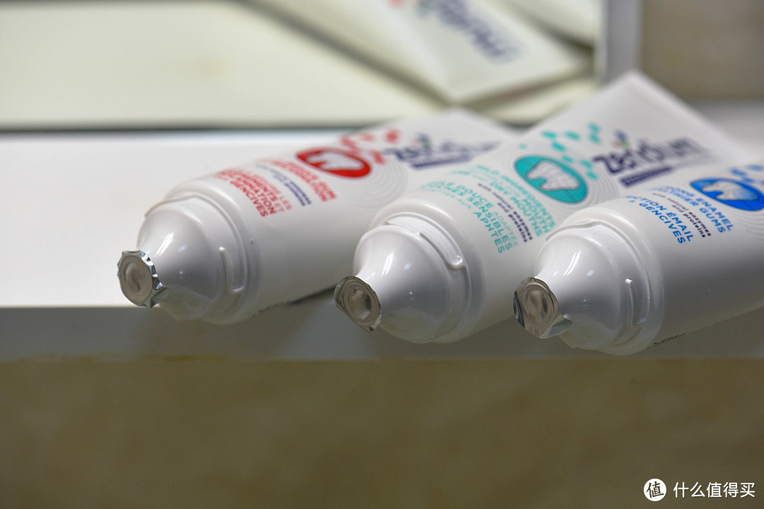 牙膏第一次使用时有铝箔保护。