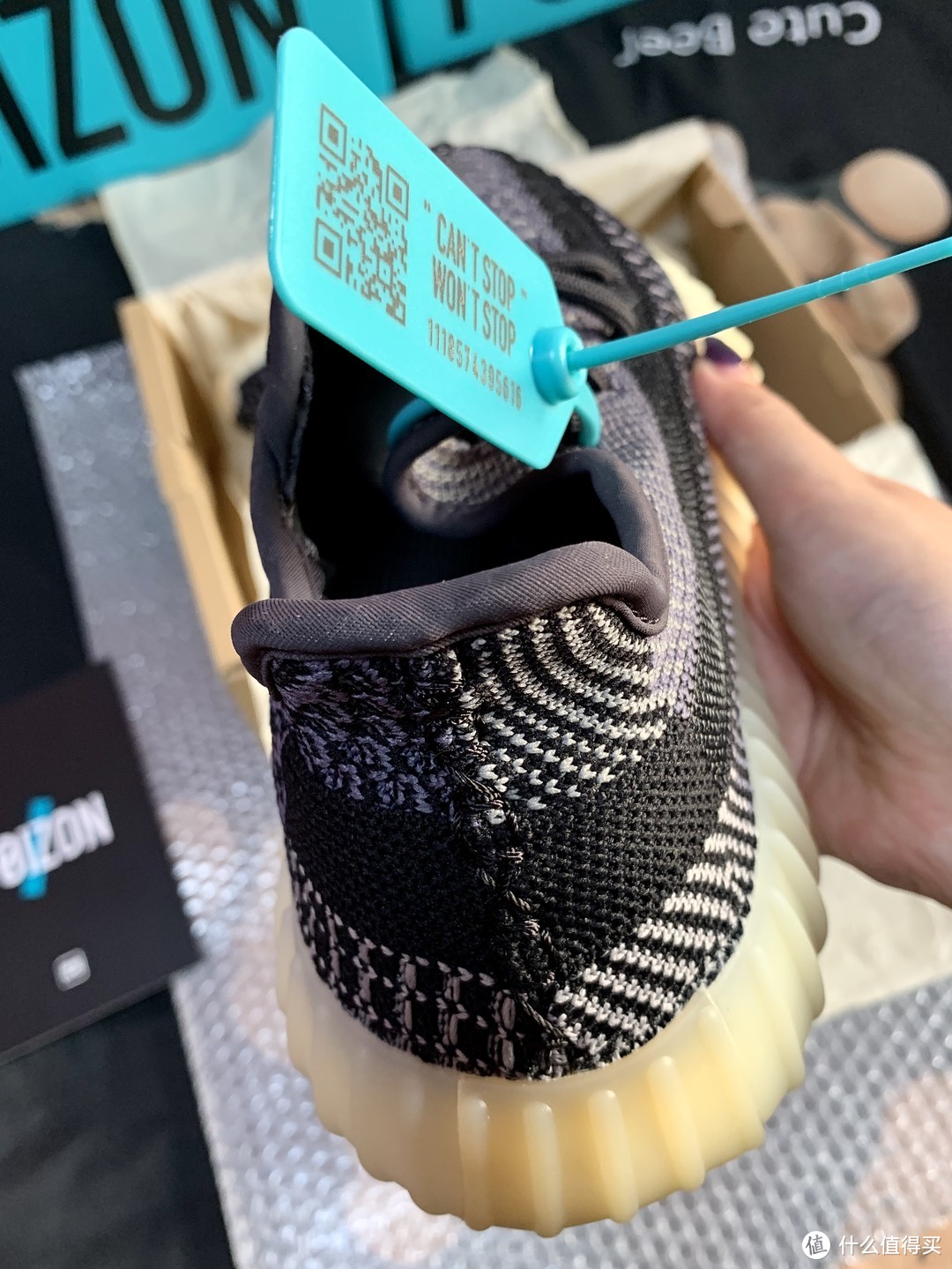 新鞋开箱——Adidas yeezy boost 350 V2 ‘carbon’黑芝麻